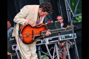 Guitarist John Pizzarelli