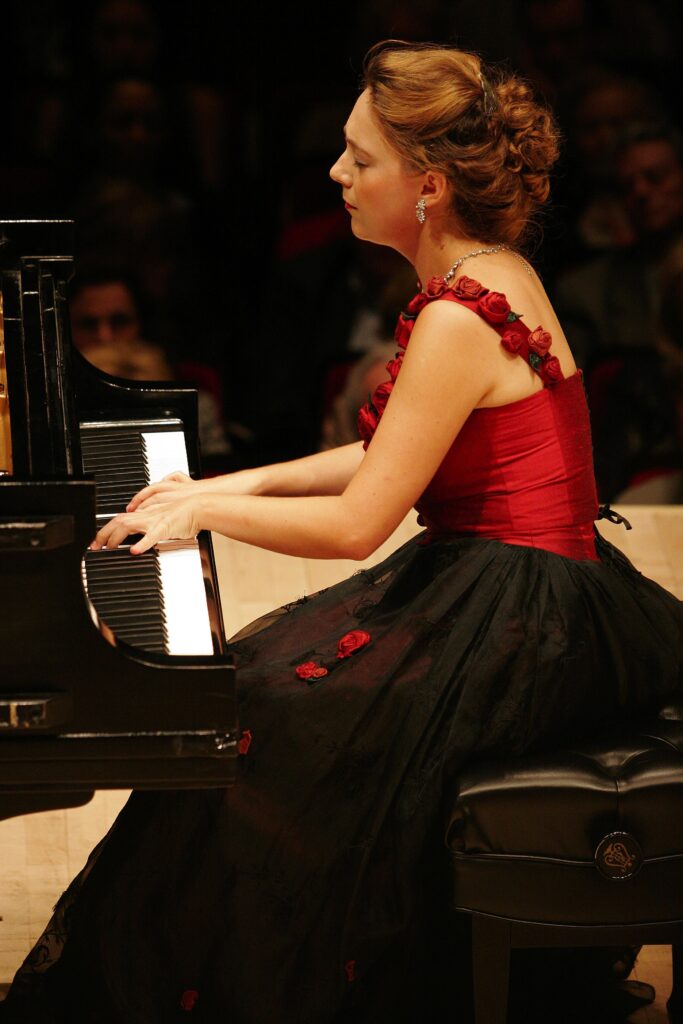 Pianist Katya Grineva at Carnegie Happ, 2005 